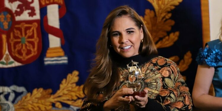 Gobernadora de Quintana Roo recibe premio &ldquo;Destino l&iacute;der en turismo de Am&eacute;rica y el Caribe"