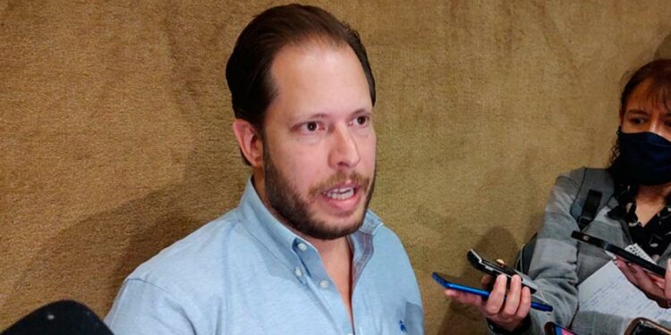 Tramitaron profesionistas mil 665 cédulas en 2022