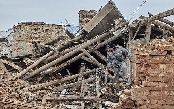 Un edificio destruido en Jarkov, tras un bombardeo.