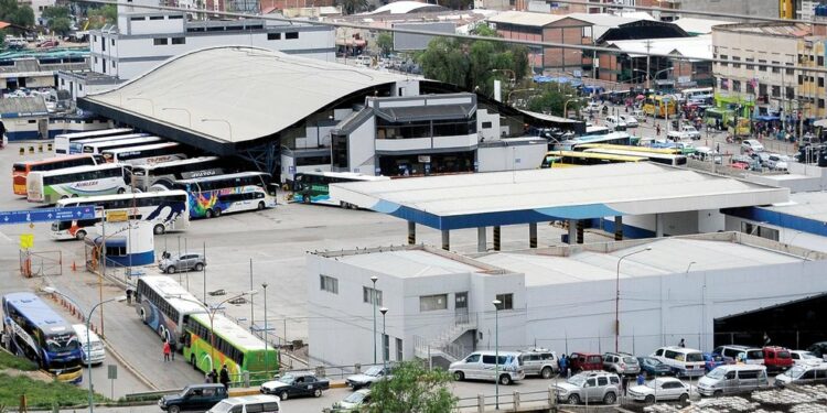 La terminal de buses situada en la avenida Ayacucho, en Cochabamba. NOÉ PORTUGAL