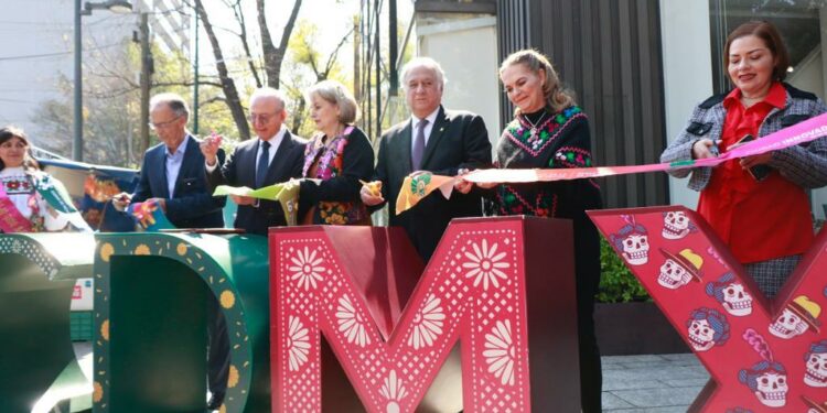 Inauguran la exposición "Arte y los Colores de la Ciudad de México" - Almomento