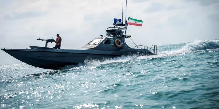Irán usa misiles de crucero y drones durante un ejercicio militar en el Golfo Pérsico