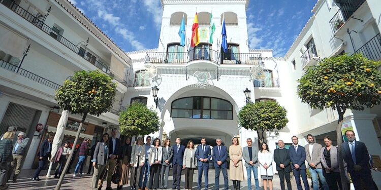 Juanma Moreno señala que el nuevo centro de salud de Nerja contribuirá "de forma decidida a dar calidad y servicio"
