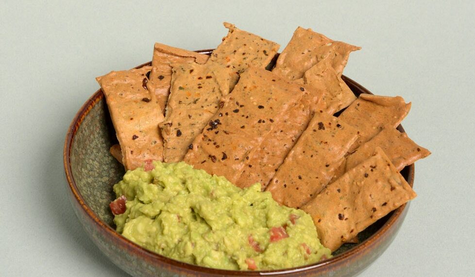 Snack casero de guacamole.