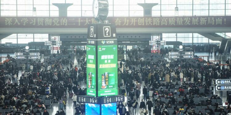 La Nación / China pone fin a la cuarentena obligatoria a viajeros y a 3 años de aislamiento