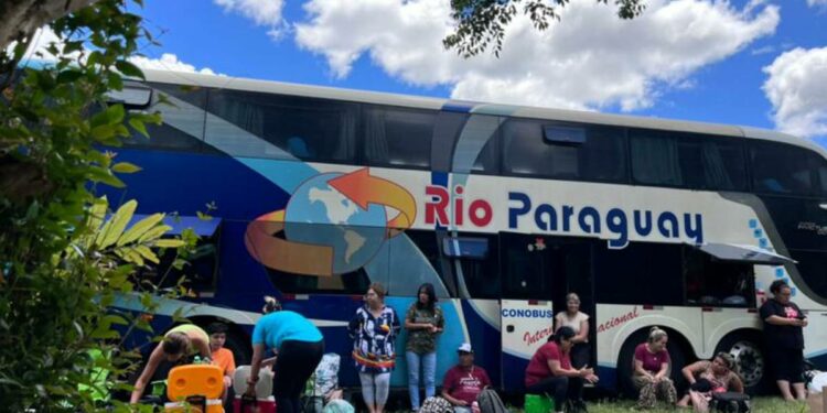 La Nación / Denuncian a agencia por un bus chatarra en viaje al Brasil