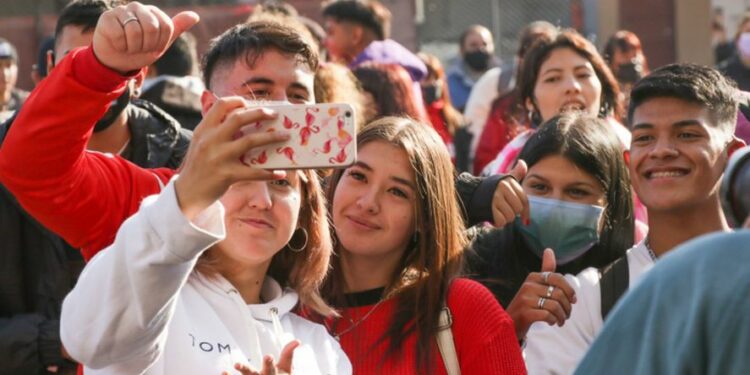 Los viajes de egresados financiados por la Provincia alcanzaron a 120 mil estudiantes en 2022 y pretenden llegar a 200 mil este a&ntilde;o.