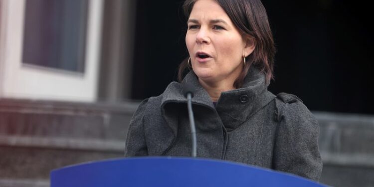 FOTO DE ARCHIVO: La ministra alemana de Asuntos Exteriores, Annalena Baerbock, durante una conferencia de prensa celebrada en Sarajevo, Bosnia y Herzegovina  el 10 de marzo de 2022. REUTERS/Dado Ruvic