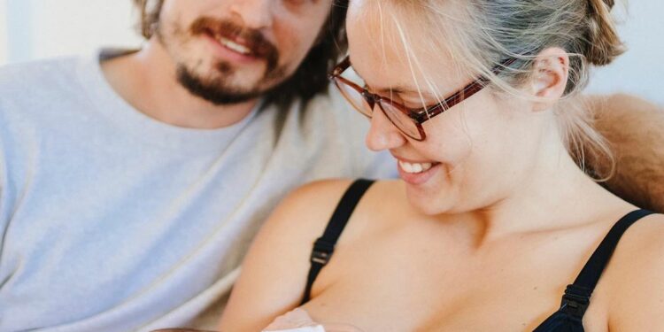 Polina y Alekasndr son una de las tantas parejas que se sumaron a una ola inmigratoria nueva y sorpresiva. Desde la invasión rusa a Ucrania creció este tipo de “turismo de parto” hacia Buenos Aires (https://www.instagram.com/markboyarsky/)