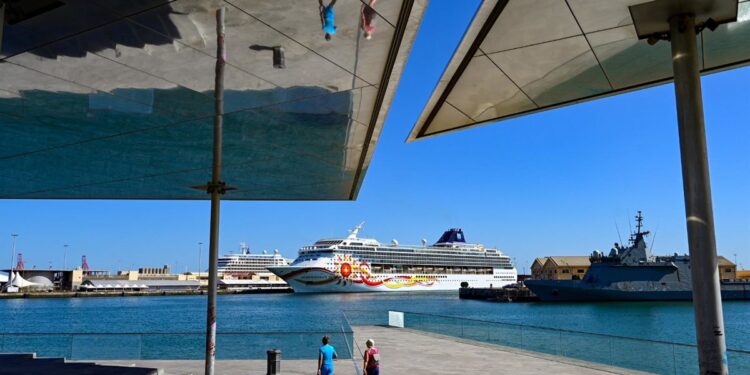 Las Palmas de Gran Canaria recibirá hasta 30 escalas de cruceros durante febrero