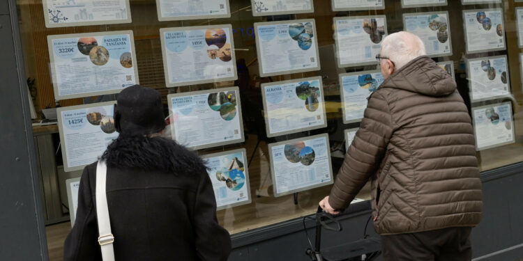 Las vacaciones también entran en la cesta de las rebajas de enero de los coruñeses