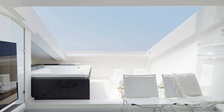 Las ventanas de tejado son un diseño perfecto para decorar los hoteles de Airclos