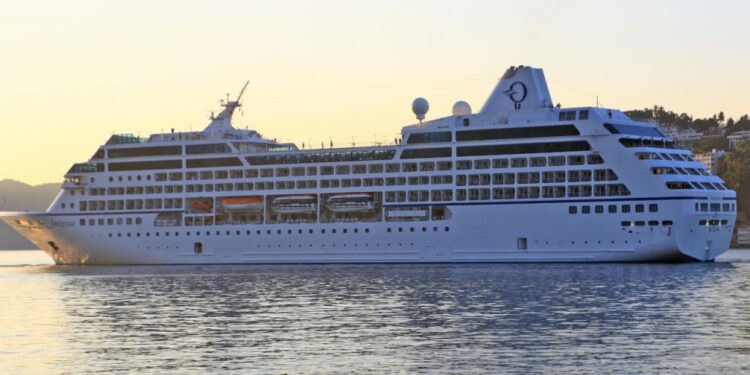 Llega a Acapulco el crucero MS Insignia