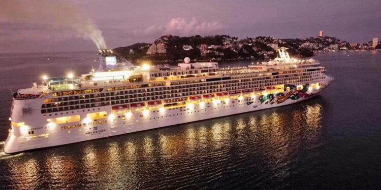 Llega a Acapulco el cuarto crucero del año con 2 mil 575 pasajeros