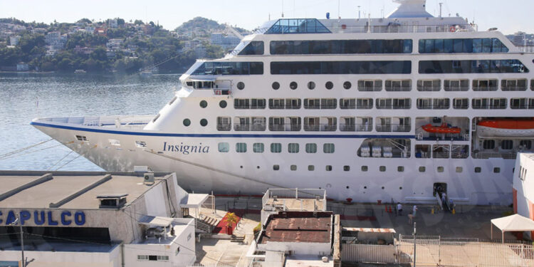 Llega a Acapulco el quinto crucero en lo que va del mes