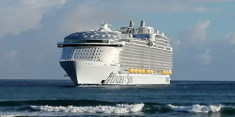 Llega a Puerto Plata el crucero más grande del mundo