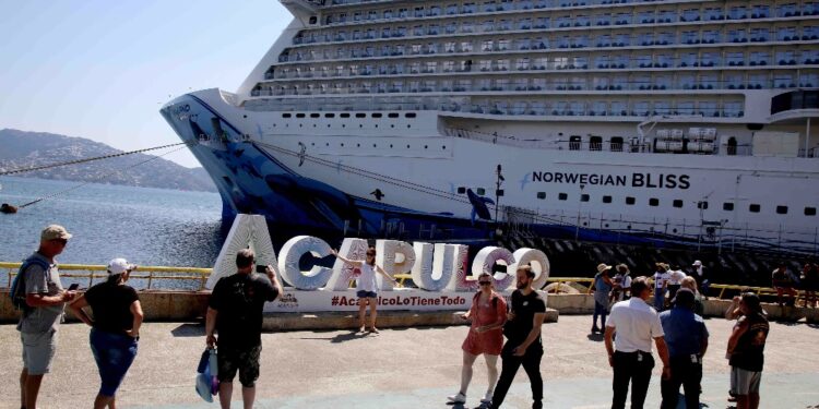 Llega el Norwegian Bliss con más de 5 mil 500 personas a bordo; el tercer crucero del año