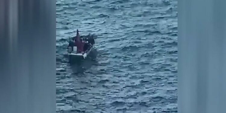 Lo que se sabe sobre los balseros cubanos rescatados en un crucero y trasladados al puerto de Miami, para quedar en custodia de la Patrulla Fronteriza | Video | Univision 23 Miami WLTV