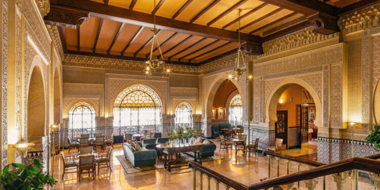 Los 113 años del Alhambra Palace: así se duerme en uno de los hoteles más antiguos de España