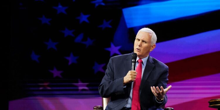 Los documentos clasificados del exvicepresidente de EEUU Mike Pence incluyen notas sobre viajes al extranjero