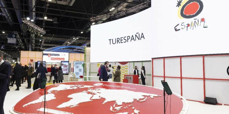 Los hoteleros confían en un 2023 récord, al calor de un Fitur espléndido