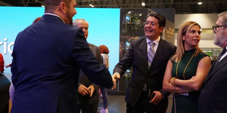 Los operadores turísticos constatan el liderazgo e incremento de demanda de viajes a Tenerife en 2023