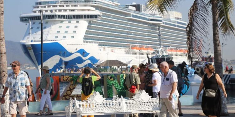 Manzanillo: Crucero Royal Princess arriba al puerto - El Occidental