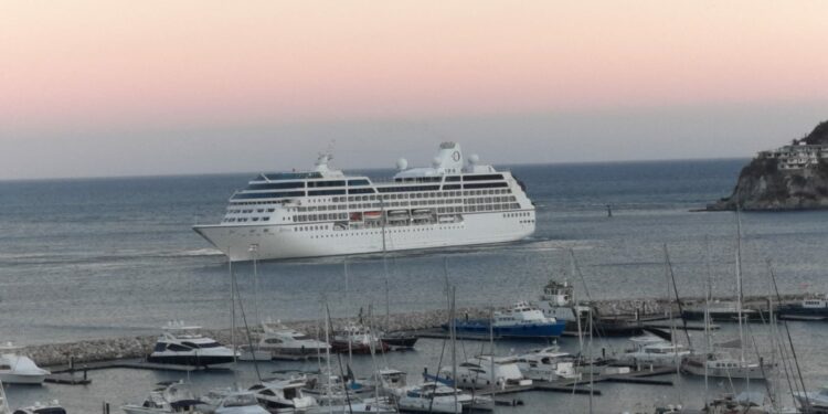 Más de 600 turistas llegan a Santa Marta a bordo del crucero Sirena