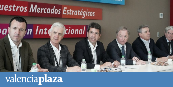 Mazón y Moragues trasladan su proyecto de futuro al sector empresarial de Gandia