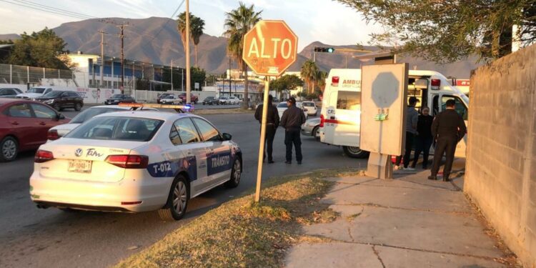 Mujer herida en un choque en crucero 16 y Bulevar López Mateos
