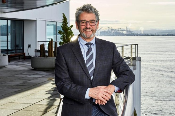Nombran a comisionado del Puerto de Seattle en Junta Asesora de Viajes y Turismo de EE.UU.