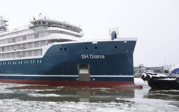 Nuevo buque de Swan Hellenic flota fuera del dique seco