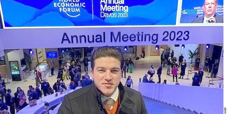 Oculta gobierno de NL costos de viajes de Samuel García