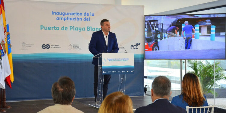 Óscar Noda pide a Canarias y Cabildo vía libre al atraque de cruceros en Playa Blanca