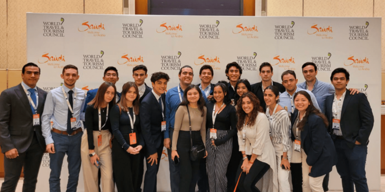 Participaron alumnos de la Universidad Anáhuac de Cancún en la Cumbre Global del Consejo Mundial de Viajes y Turismo 2022