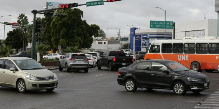 Peatones se juegan la vida en cruceros peligrosos de Hermosillo | Noticias de Sonora