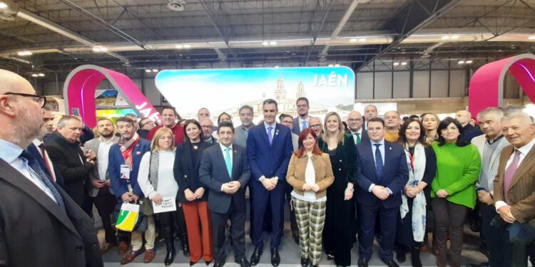 Pedro Sánchez conoce la oferta turística de Jaén en el stand de Fitur