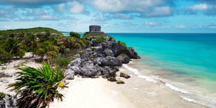 Premian a Quintana Roo como destino líder en turismo de América y el Caribe