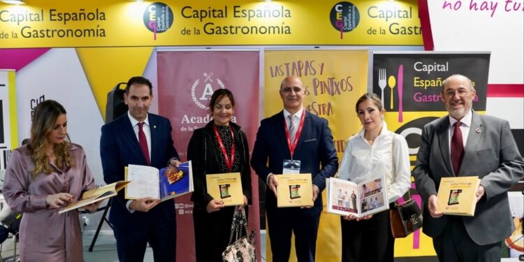 Presentan un libro con las mejores tapas de la región