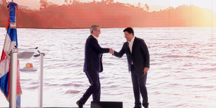 Presidente Abinader y Ministro Collado inician en Miami presentaciones de promoción del país en Estados Unidos