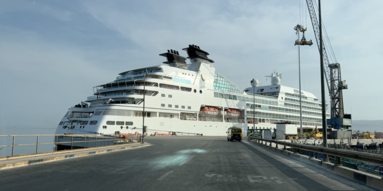 Puerto de Arica recibe crucero que suspendió escala en Perú 