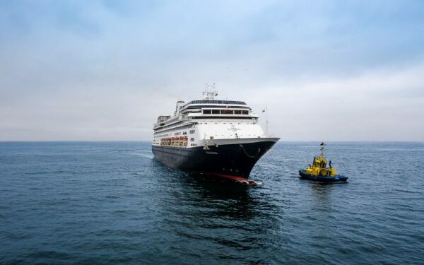Puerto de Coquimbo atiende crucero de Holland America Line