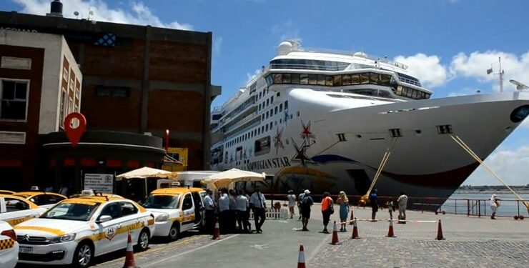 Puerto de Montevideo recibe a más de 4 mil pasajeros en tres cruceros