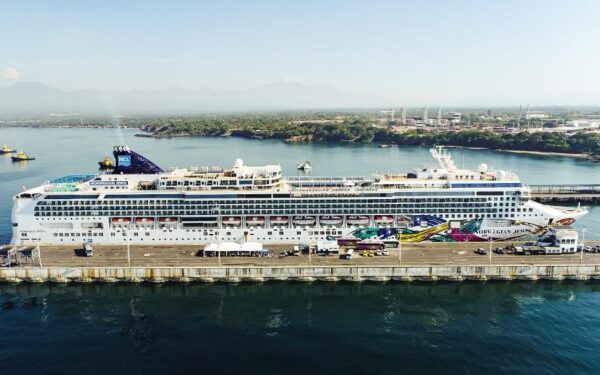 Puertos de El Salvador celebran apertura al turismo de cruceros