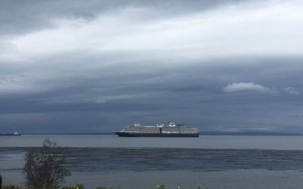 Punta Arenas recibe al crucero Ms Oosterdam