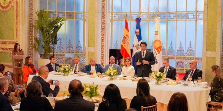 RD cierra en FITUR operaciones por 3.645 millones dólares