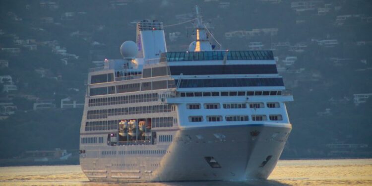 Recibe Acapulco al crucero número 13 de la temporada