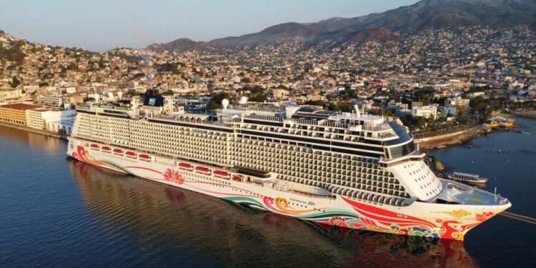 Recibe Acapulco el crucero 14 de la temporada con 5 mil 233 turistas