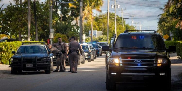 Policías estatales de Florida en Cayo Largo, Florida. La División de Manejo de Emergencias de Florida (FDEM) informó que activó el Centro de Operaciones de Emergencia el 7 de enero de 2023.