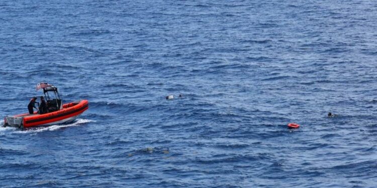 Rescatan a 19 migrantes haitianos que quedaron varados por contrabandistas en el islote Monito